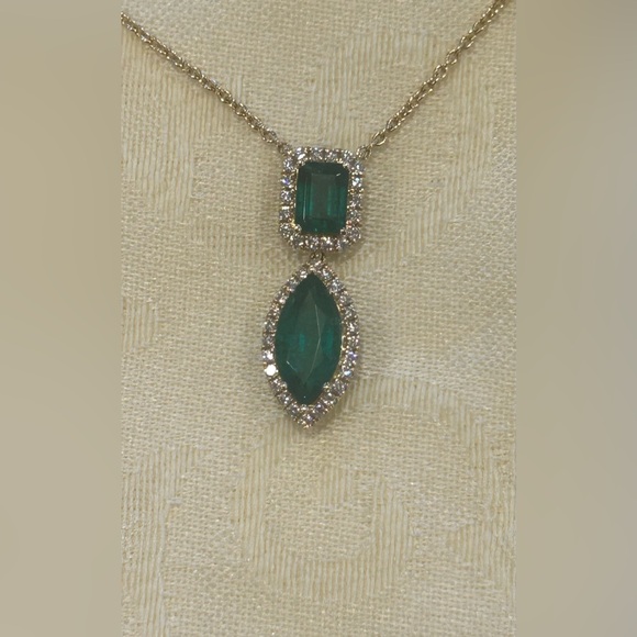 14Kt Yellow Gold Emeralds and Diamond Pendant - Picture 7 of 9